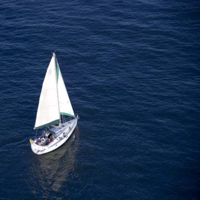 Barca a Vela in Navigazione