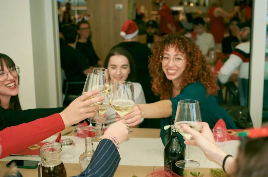 Come organizzare una cena tra amici senza stress