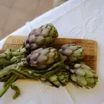 Carciofi alla romana: mondatura e cottura lenta