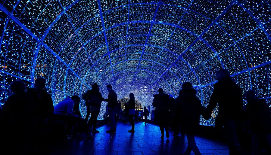 Tunnel fatto da Luci di Natale