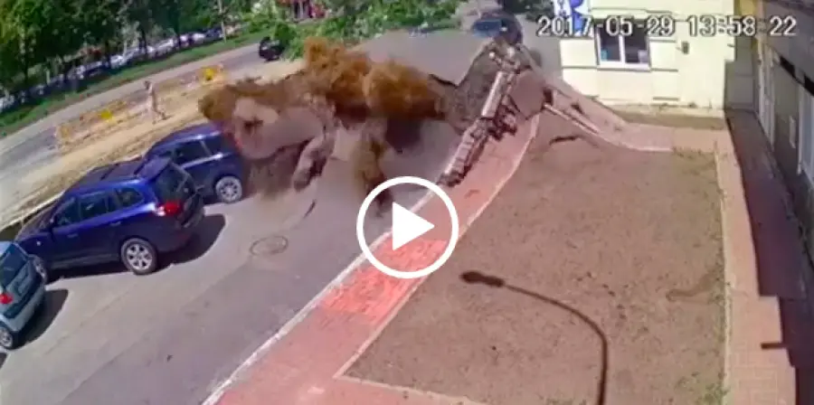 Esplosione di un tubo d'acqua