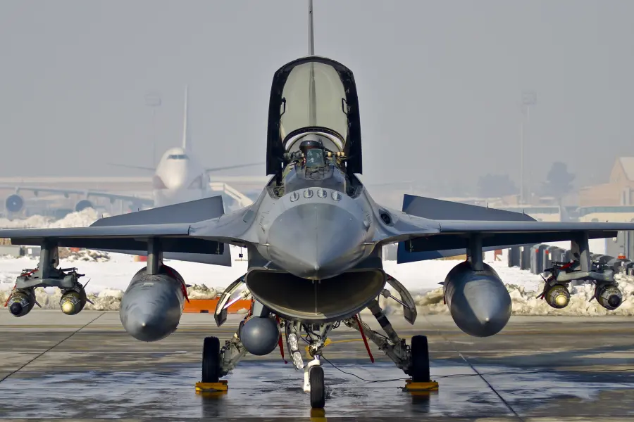 Aereo A10 in Preparazione per il Decollo