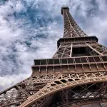 Torre Eiffel dal basso