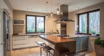 Cucina con Penisola in Legno