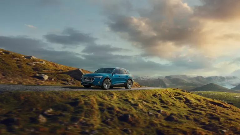 Audi E-Tron sulle montagne