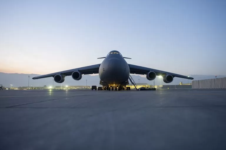 Aereo Militare visto dal Basso