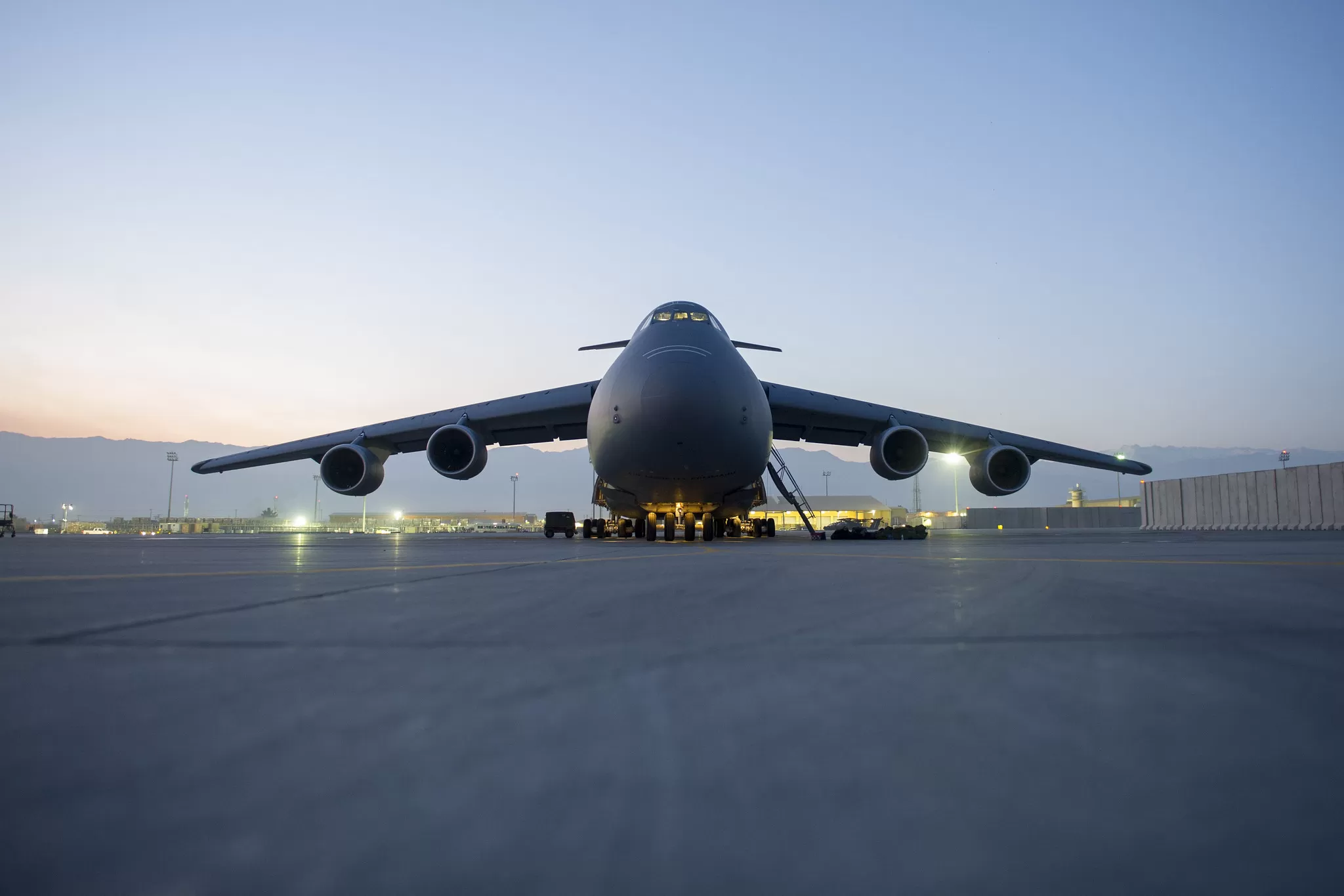 Aereo Militare visto dal Basso