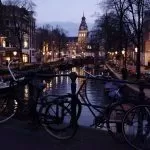Tramonto di Amsterdam Visto da un Canale