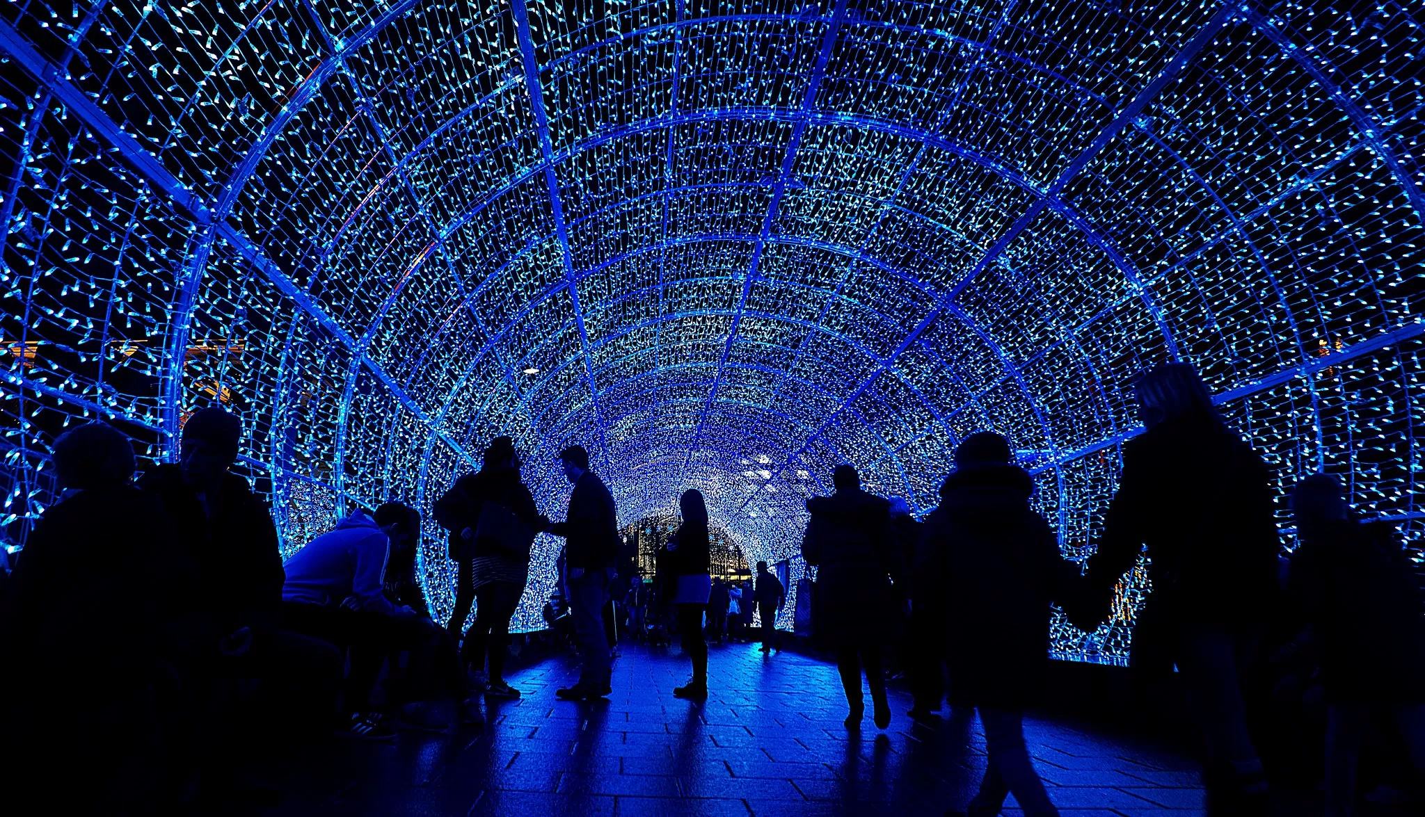 Tunnel fatto da Luci di Natale
