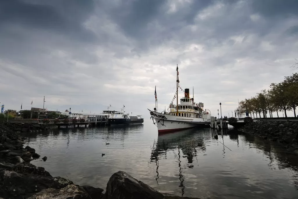 Nave sul Lago di Ginevra