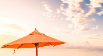 Spiaggia con Sdraio e Ombrellone