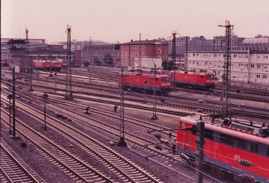 Stazione Ferroviaria Effetto Vintage