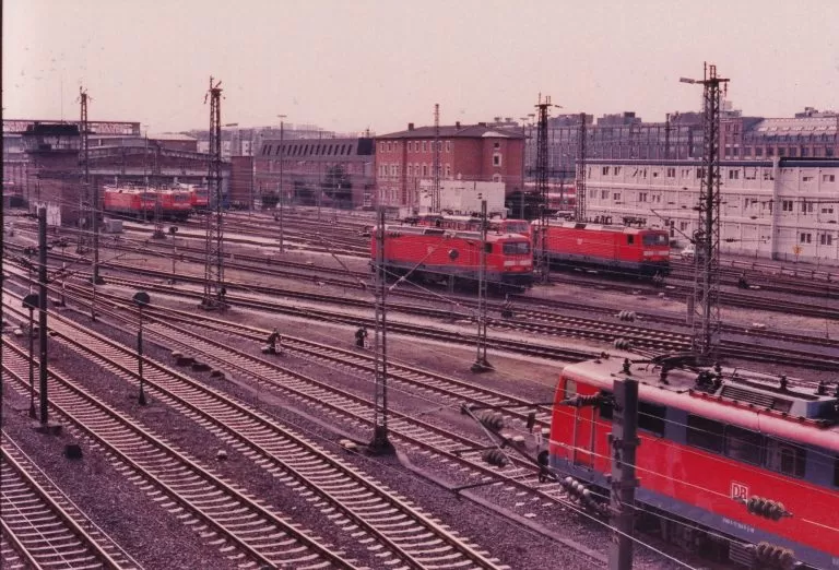 Stazione Ferroviaria Effetto Vintage