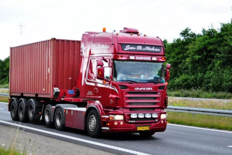 Camion Rosso Per Trasporto Merci