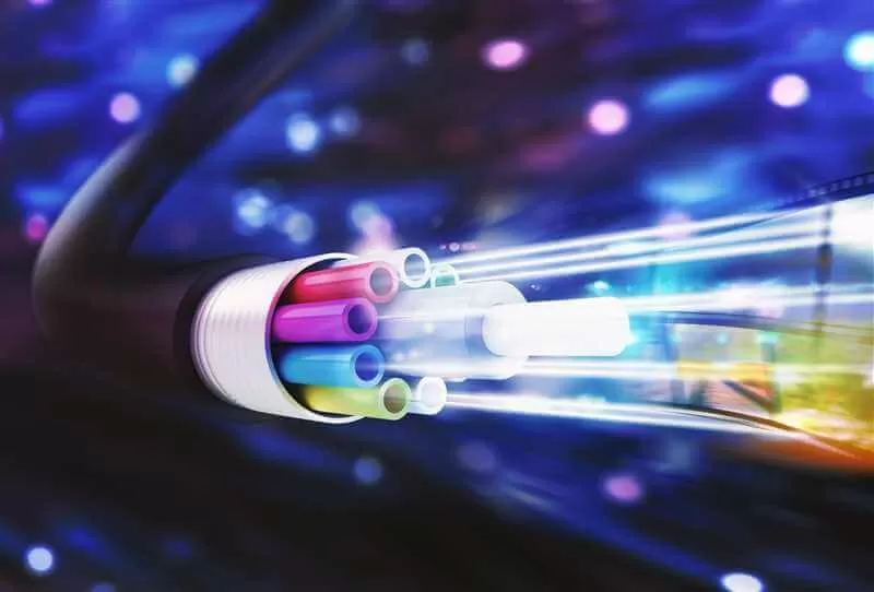 Che cos’è la fibra ottica? Funzionalità e particolarità