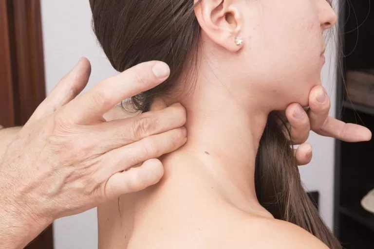 Dolori cervicali: prevenzione, sintomi e cure